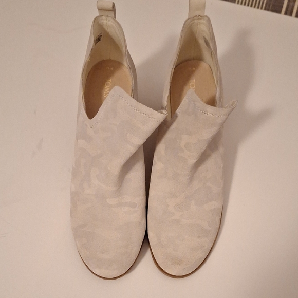 Toms Women's Ankle Booties in Cream - Picture 4 of 4